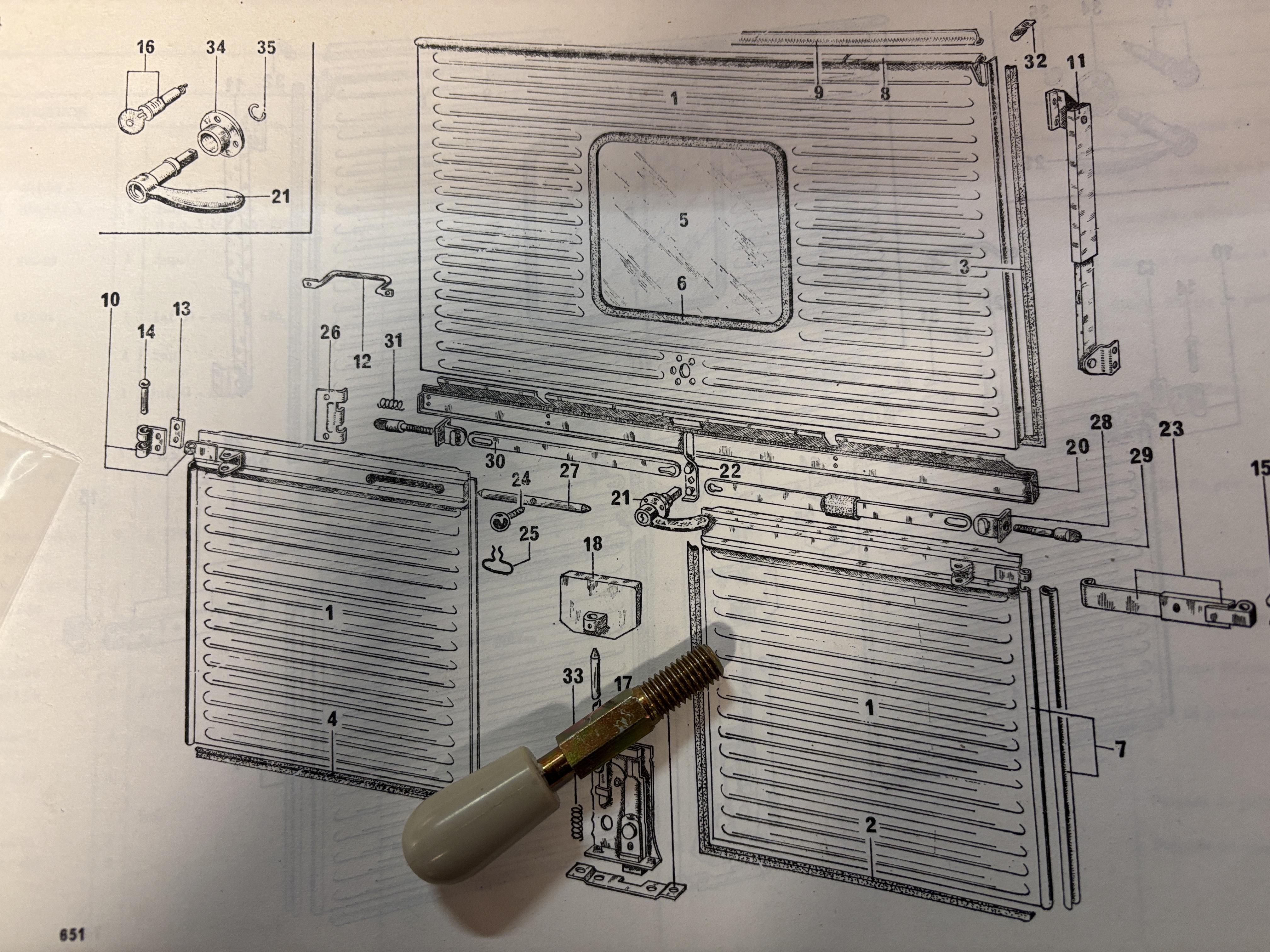 HY863205a  Knopf Innentürverriegelung, Hintertür Citroen HY