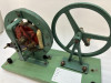 25-002  Schoolmodel leermodel opengewerkte motor generator dynamo